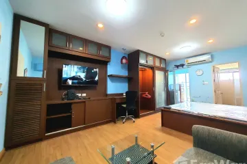 Condo for rent in Huai Khwang, Bangkok near MRT Huai Khwang