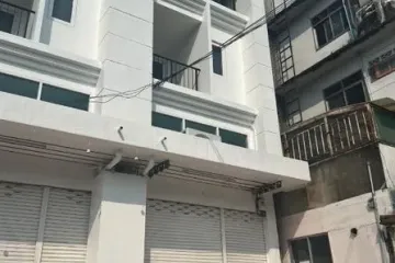 Office for rent in Bang Chak, Bangkok