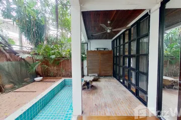 5 Bedroom Townhouse for sale in Thung Maha Mek, Bangkok near BTS Sala Daeng