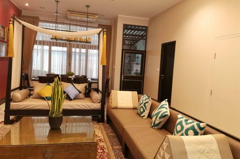 4 Bedroom Townhouse for rent in Khlong Tan Nuea, Bangkok