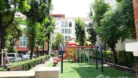 3 Bedroom Townhouse for rent in Baan Klangkrung Thonglor, Khlong Tan Nuea, Bangkok near BTS Thong Lo