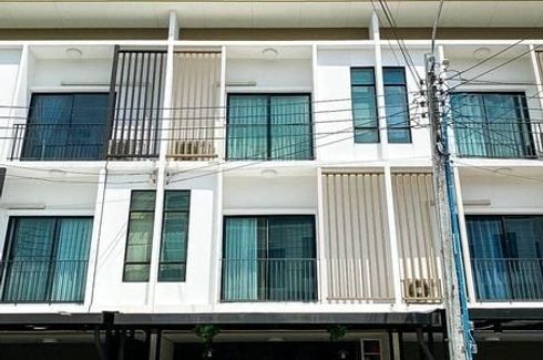 3 Bedroom Townhouse for sale in Patio Srinakarin - Rama 9, Hua Mak, Bangkok