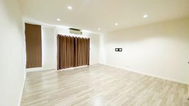 3 Bedroom Townhouse for sale in Patio Srinakarin - Rama 9, Hua Mak, Bangkok