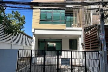 3 Bedroom Townhouse for sale in Uptown Sathupradit, Bang Khlo, Bangkok