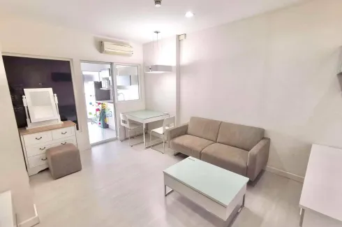 1 Bedroom Condo for rent in Chan Kasem, Bangkok near MRT Lat Phrao