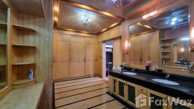 2 Bedroom Townhouse for sale in Khlong Tan Nuea, Bangkok