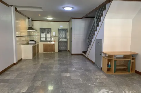 3 Bedroom Townhouse for rent in Baan Sathaporn, Bueng Yitho, Pathum Thani