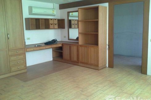 2 Bedroom Condo for sale in First Tower condominium, Khlong Toei Nuea, Bangkok near Airport Rail Link Makkasan