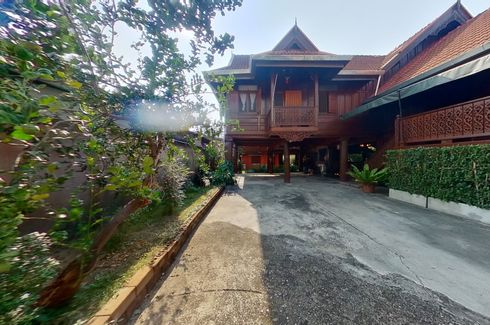 5 Bedroom House for sale in Wat Ket, Chiang Mai