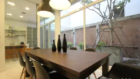 3 Bedroom Townhouse for sale in Lumpini, Bangkok near BTS Ploen Chit