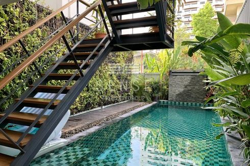 5 Bedroom Townhouse for sale in Phra Khanong Nuea, Bangkok near BTS Ekkamai