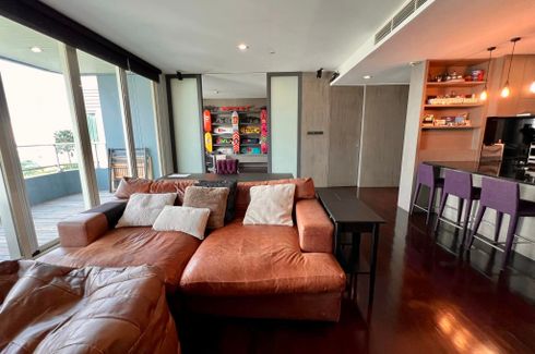 3 Bedroom Condo for sale in Bang Lamphu Lang, Bangkok