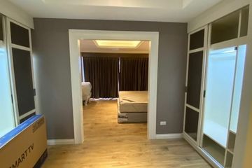 1 Bedroom Condo for rent in Nusa State Tower Condominium, Silom, Bangkok near BTS Surasak