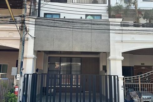 2 Bedroom Townhouse for rent in Chong Nonsi, Bangkok