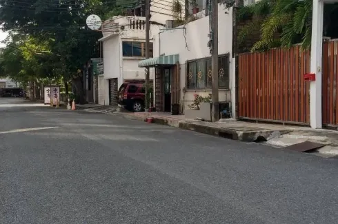 4 Bedroom Townhouse for sale in Phra Khanong, Bangkok near BTS Ekkamai