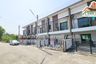 3 Bedroom Townhouse for sale in Tha Khai, Chachoengsao