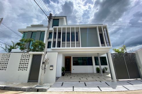 6 Bedroom House for sale in San Sai Luang, Chiang Mai