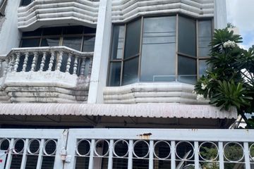 Townhouse for rent in Khlong Tan Nuea, Bangkok near MRT Sukhumvit