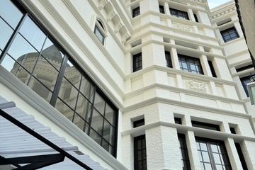 3 Bedroom Townhouse for sale in Moo Baan Chicha Castle, Khlong Toei Nuea, Bangkok near MRT Phetchaburi