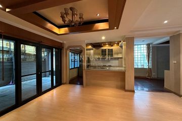6 Bedroom Townhouse for rent in Khlong Tan Nuea, Bangkok