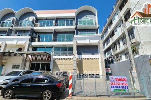 3 Bedroom Commercial for sale in Chan Kasem, Bangkok near MRT Phawana