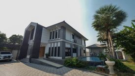 6 Bedroom House for sale in Khun Si, Nonthaburi