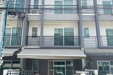 3 Bedroom Townhouse for sale in Baan Klang Mueng Suanluang, Dokmai, Bangkok