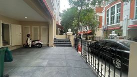 4 Bedroom Townhouse for sale in Baan Klang Krung British Town Thonglor, Khlong Tan Nuea, Bangkok