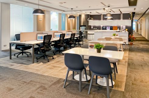 Office for rent in BHIRAJ TOWER at EmQuartier, Khlong Tan Nuea, Bangkok near BTS Phrom Phong