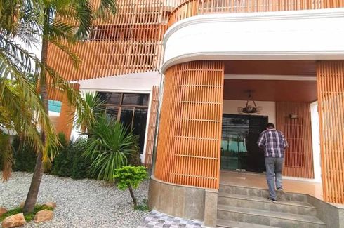 5 Bedroom Villa for rent in Nong Pa Khrang, Chiang Mai