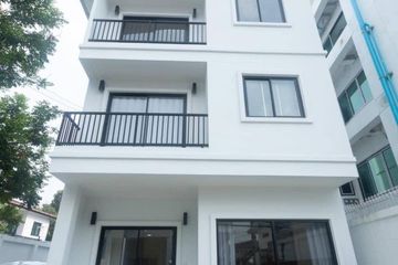 3 Bedroom House for rent in Phra Khanong Nuea, Bangkok near BTS Ekkamai