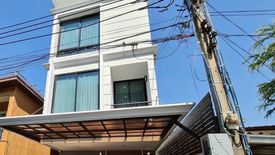 3 Bedroom Townhouse for rent in Phra Khanong Nuea, Bangkok near BTS Ekkamai