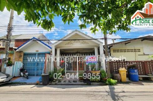 2 Bedroom Townhouse for sale in Samae Dam, Bangkok