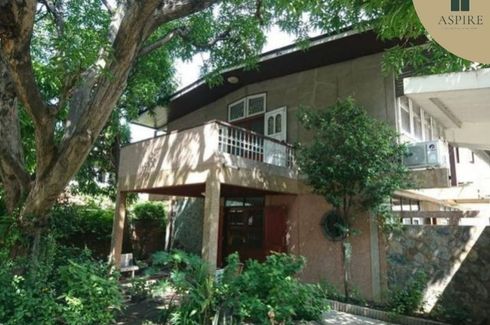 5 Bedroom House for sale in Khlong Tan Nuea, Bangkok