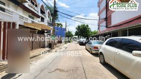 5 Bedroom Townhouse for sale in Lat Yao, Bangkok