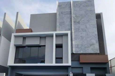 3 Bedroom House for rent in Hua Mak, Bangkok near MRT Si Burapha