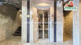 Commercial for sale in Silom, Bangkok near BTS Surasak