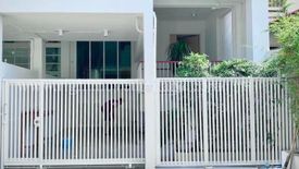 3 Bedroom Townhouse for sale in Phra Khanong, Bangkok near BTS Thong Lo