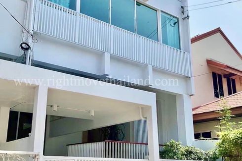 3 Bedroom Townhouse for sale in Phra Khanong, Bangkok near BTS Thong Lo