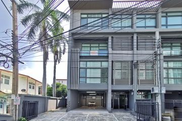 3 Bedroom Townhouse for sale in Khlong Chan, Bangkok near MRT Bang Kapi