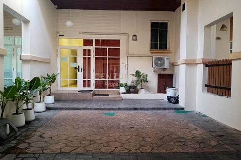 5 Bedroom Townhouse for Sale or Rent in Bussarakam Place, Chom Phon, Bangkok near MRT Ratchadaphisek