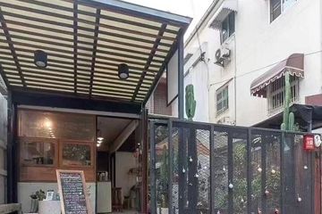 Townhouse for rent in Thung Maha Mek, Bangkok near BTS Chong Nonsi
