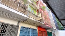 3 Bedroom Townhouse for sale in Silom, Bangkok near BTS Chong Nonsi