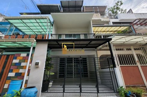 3 Bedroom Townhouse for Sale or Rent in Phra Khanong Nuea, Bangkok near BTS Ekkamai