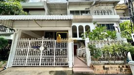 4 Bedroom Townhouse for rent in Silom, Bangkok near BTS Sala Daeng