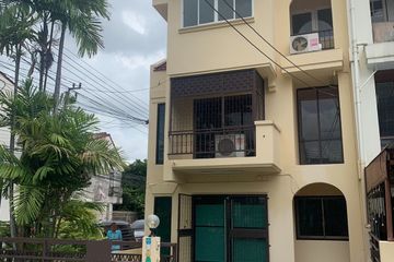 4 Bedroom Townhouse for rent in Bang Chak, Bangkok near BTS Punnawithi