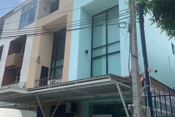 5 Bedroom Townhouse for rent in Khlong Tan Nuea, Bangkok