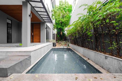 5 Bedroom Townhouse for Sale or Rent in Phra Khanong Nuea, Bangkok near BTS Phra Khanong