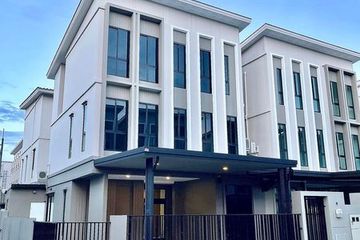 3 Bedroom House for rent in Chan Kasem, Bangkok near BTS Sena Nikhom