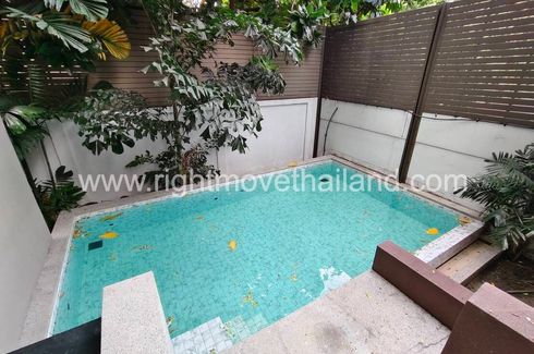 3 Bedroom Condo for sale in Baan Lux - Sathon, Chong Nonsi, Bangkok near MRT Khlong Toei